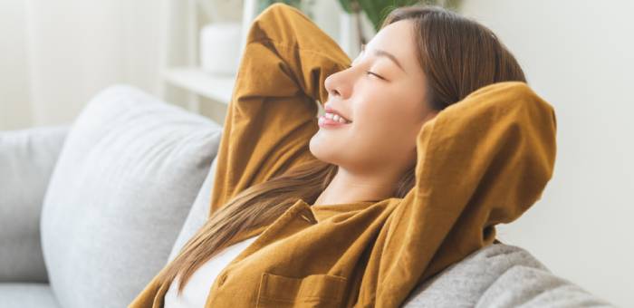 リラックスする女性